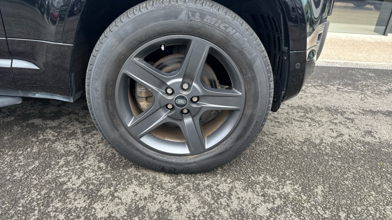 Land Rover Defender 3.0 D250 X-Dynamic SE 90 3dr Auto Diesel Estate